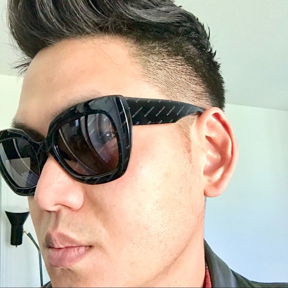 $450 Balenciaga All-Over Logo Oversize Sunglasses - Picture 4 of 5